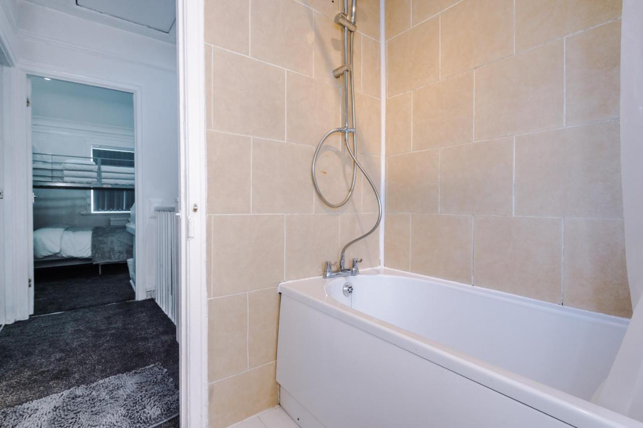 Nice Three Bedroom House In Manchester Kültér fotó